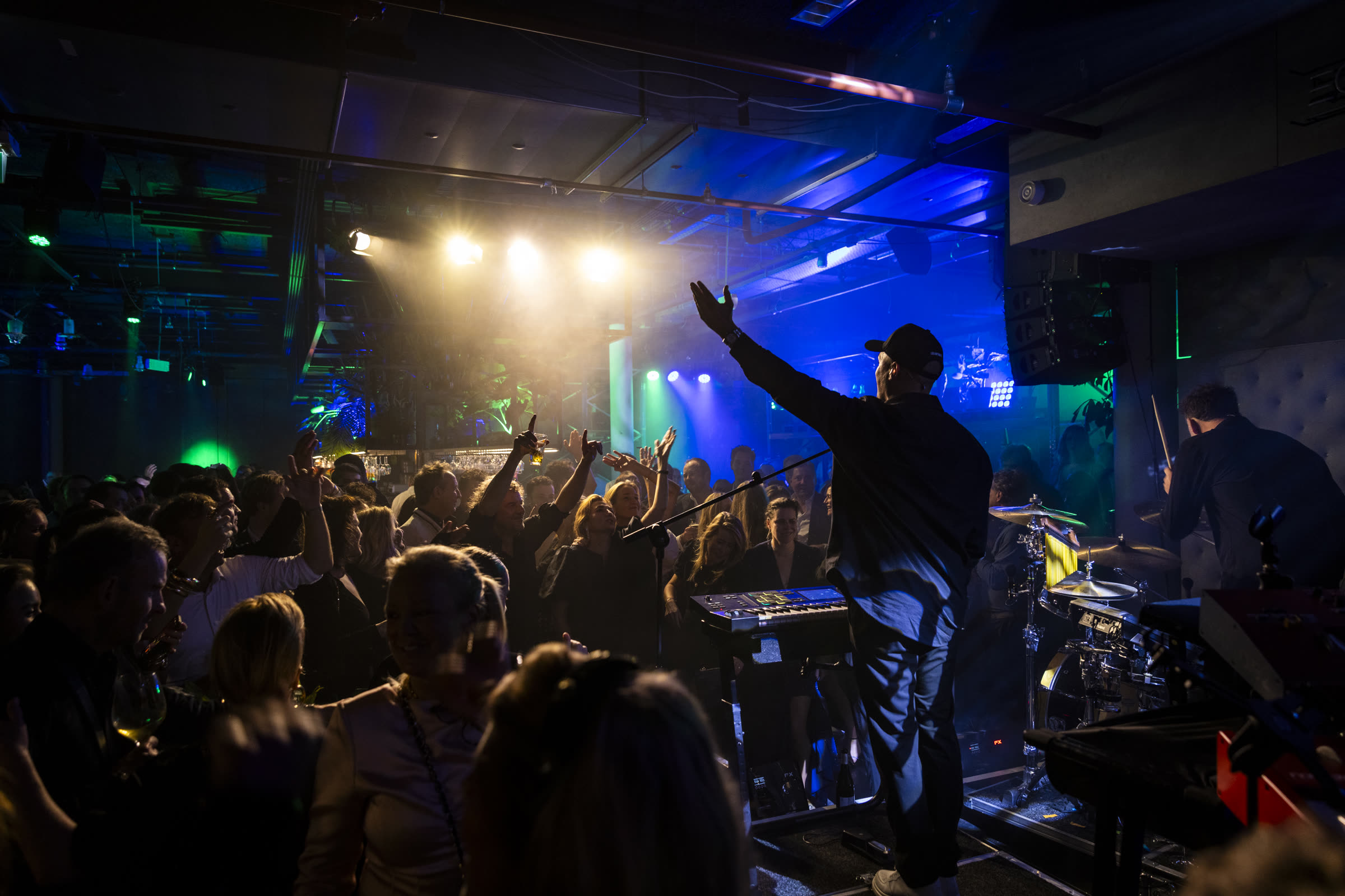 Act op het podium, blauw licht (3/2)